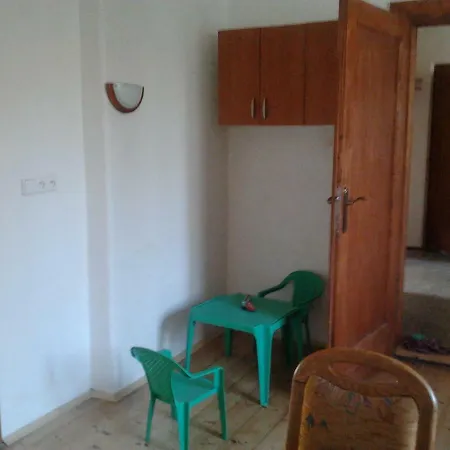 Ella - -cz - U Stadionu Miru 1735 *